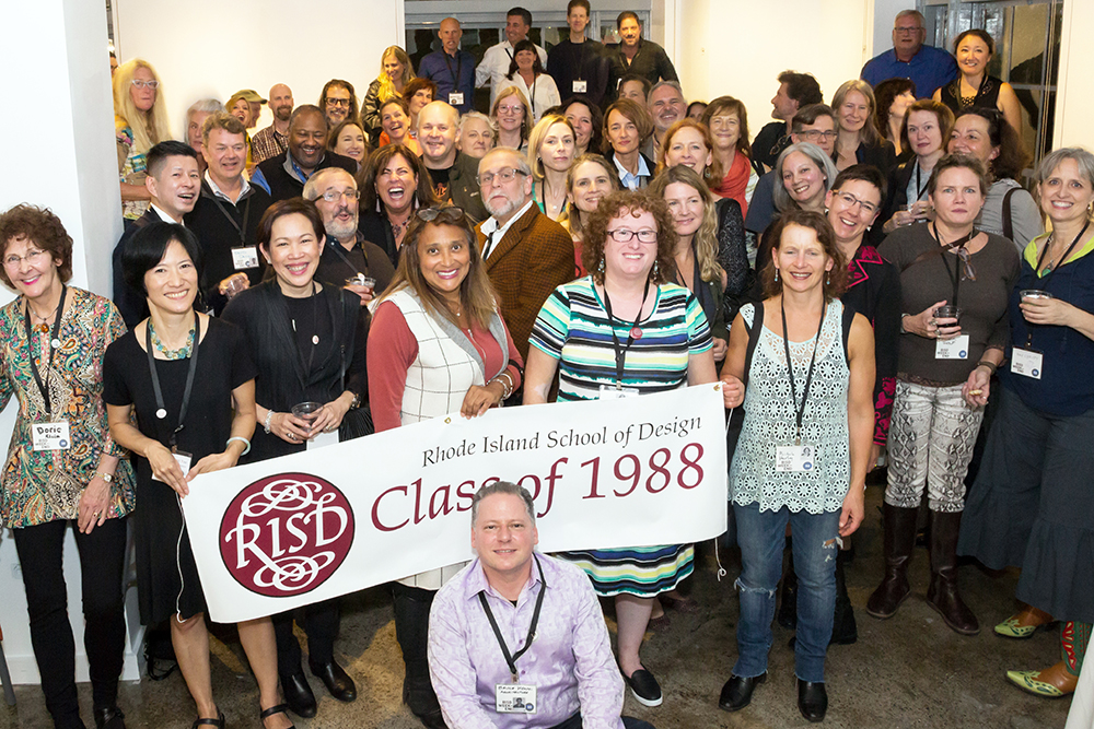 Photo of a large group of alumni from the class of 1998.