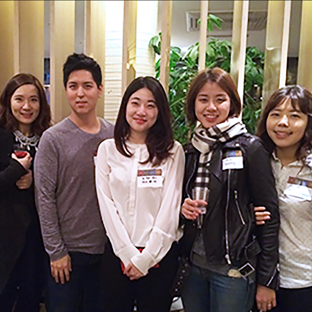 Photo of members of the Alumni Club of Korea.