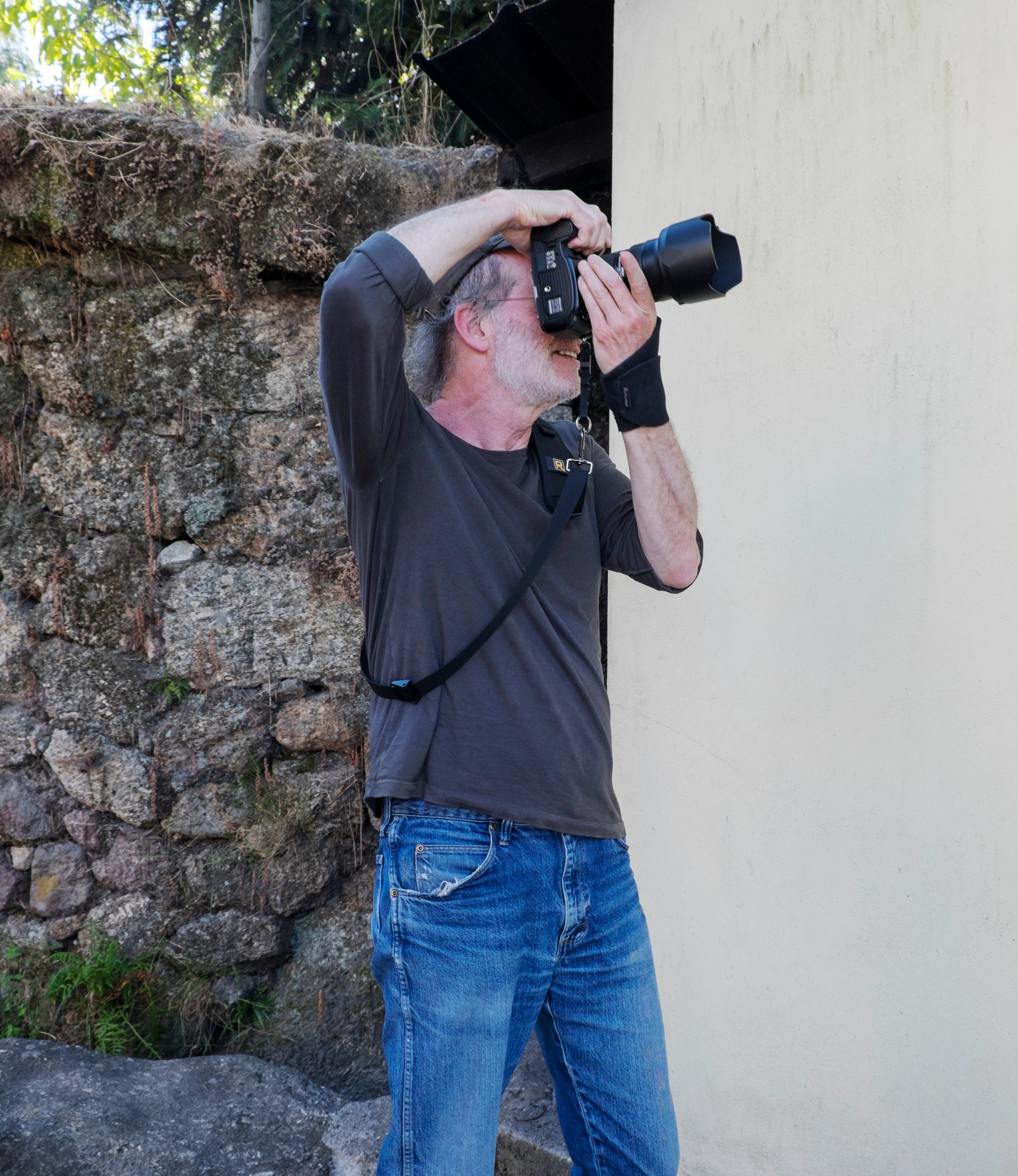 Glenn Photographing, Travanca;  Photo: Karen Bell