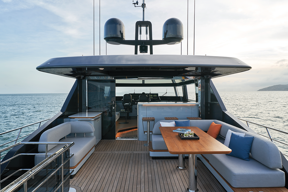 Upper Deck CLX96 yacht.