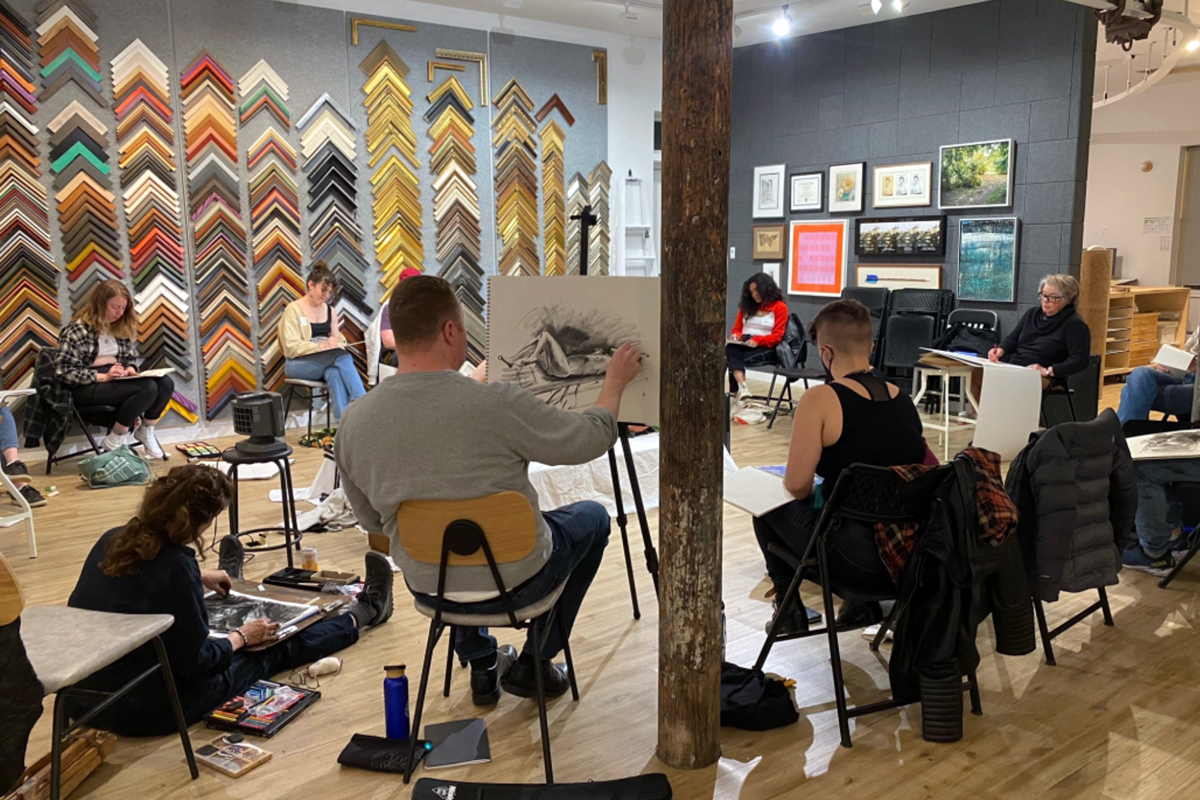 Figure drawing with alums